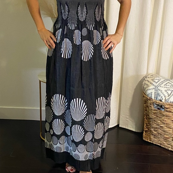 Dresses - Picture 2 of 3